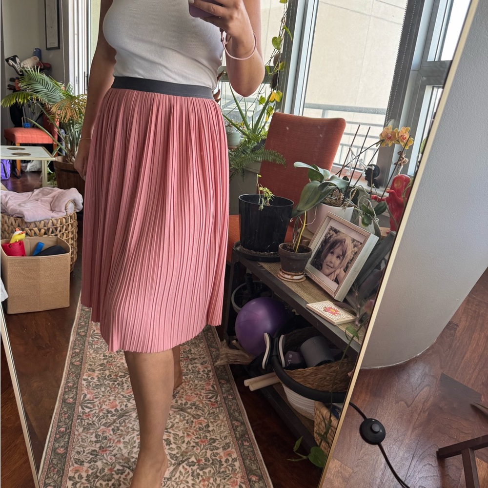 Uniqlo Coral Pleated A-Line Skirt - Picture 6 of 6